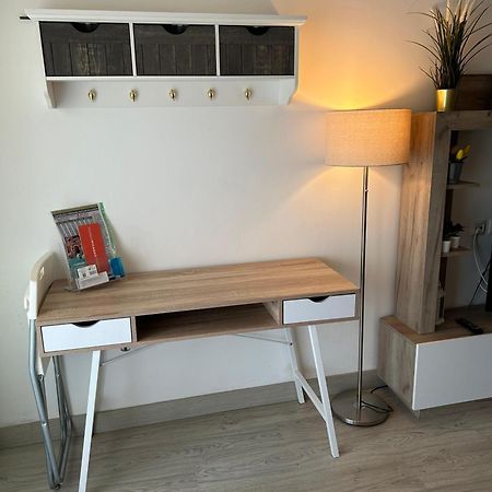 Apartamento Totalmente Reformado Con Piscina Y Jardines Al Lado De La Playa De La Carihuela ตอร์เรโมลิโนส ภายนอก รูปภาพ