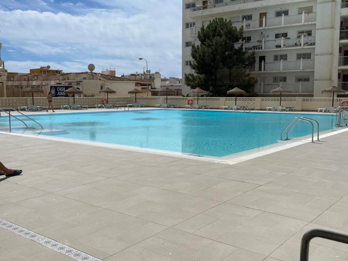 Apartamento Totalmente Reformado Con Piscina Y Jardines Al Lado De La Playa De La Carihuela ตอร์เรโมลิโนส ภายนอก รูปภาพ