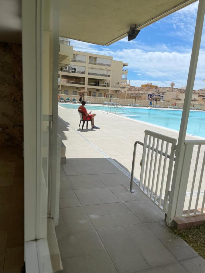 Apartamento Totalmente Reformado Con Piscina Y Jardines Al Lado De La Playa De La Carihuela ตอร์เรโมลิโนส ภายนอก รูปภาพ