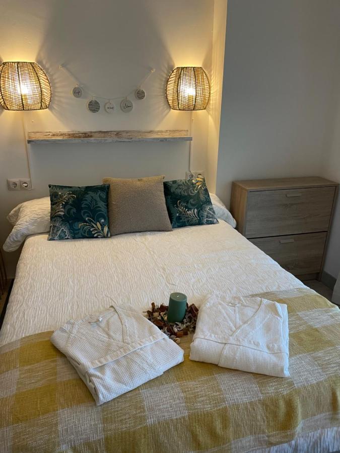 Apartamento Totalmente Reformado Con Piscina Y Jardines Al Lado De La Playa De La Carihuela ตอร์เรโมลิโนส ภายนอก รูปภาพ