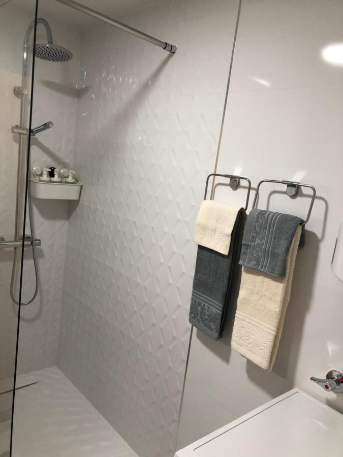 Apartamento Totalmente Reformado Con Piscina Y Jardines Al Lado De La Playa De La Carihuela ตอร์เรโมลิโนส ภายนอก รูปภาพ