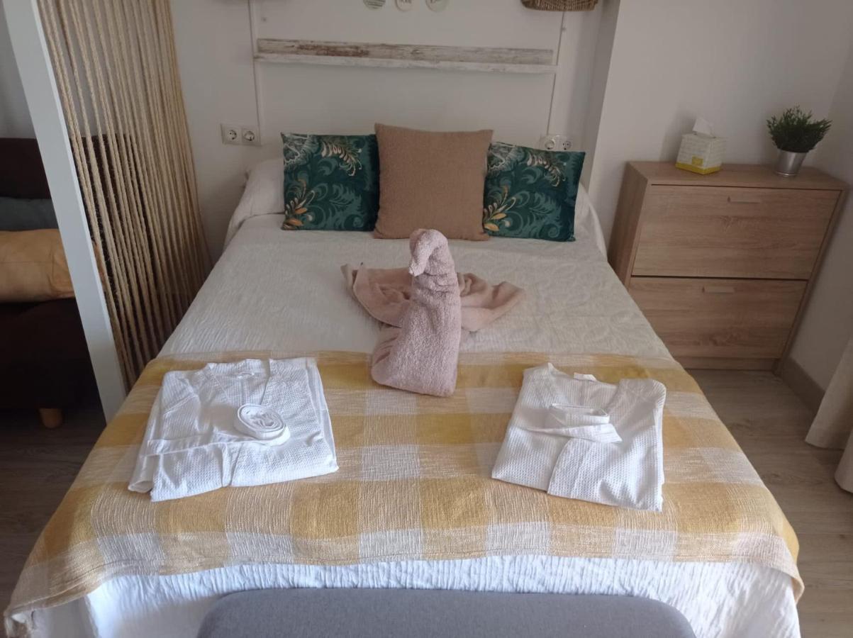 Apartamento Totalmente Reformado Con Piscina Y Jardines Al Lado De La Playa De La Carihuela ตอร์เรโมลิโนส ภายนอก รูปภาพ