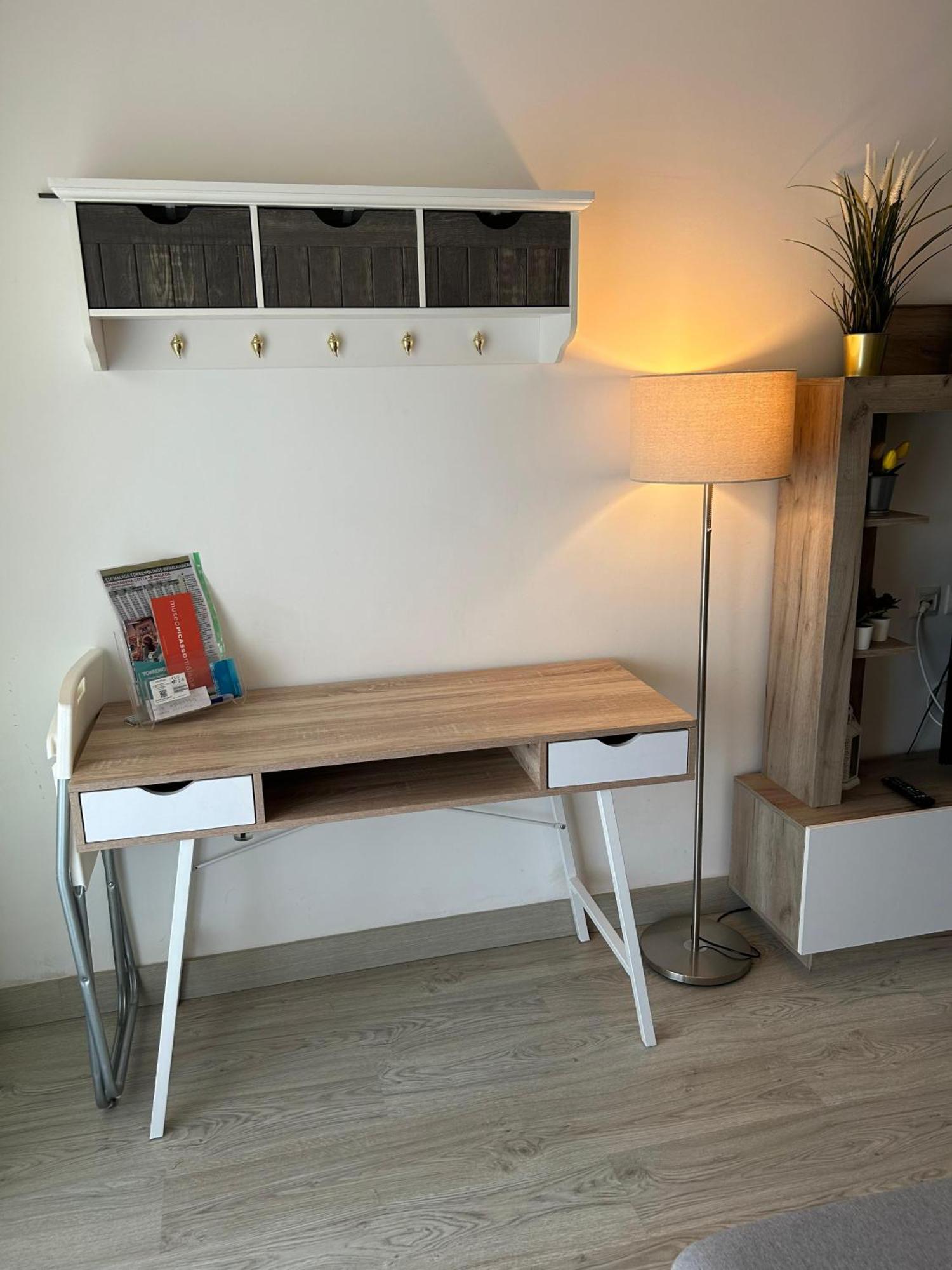 Apartamento Totalmente Reformado Con Piscina Y Jardines Al Lado De La Playa De La Carihuela ตอร์เรโมลิโนส ภายนอก รูปภาพ