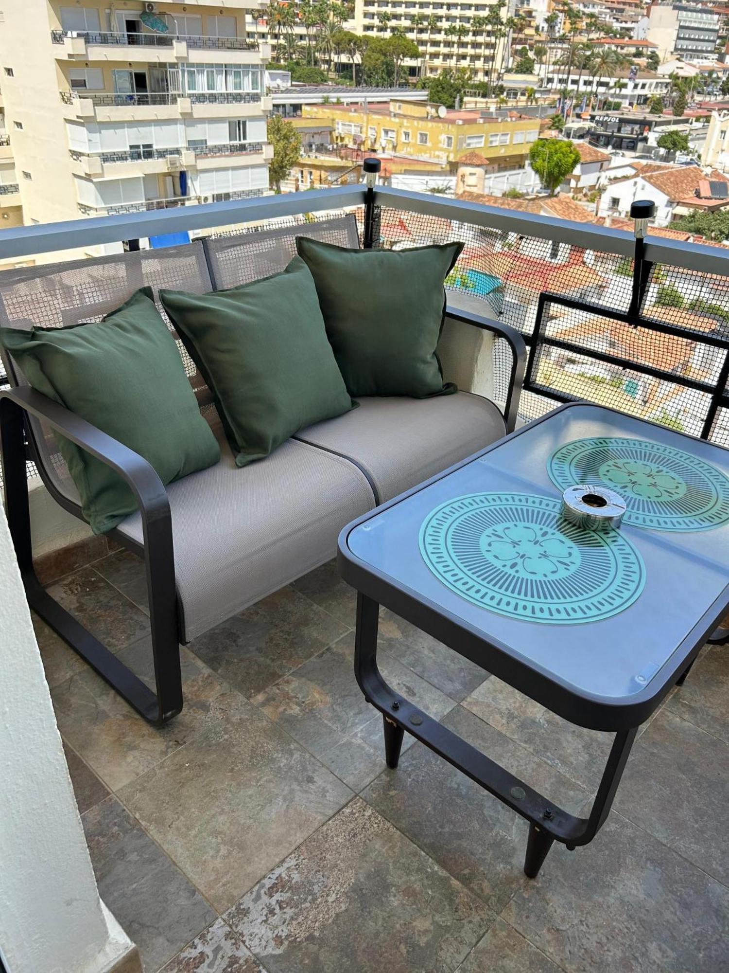 Apartamento Totalmente Reformado Con Piscina Y Jardines Al Lado De La Playa De La Carihuela ตอร์เรโมลิโนส ภายนอก รูปภาพ